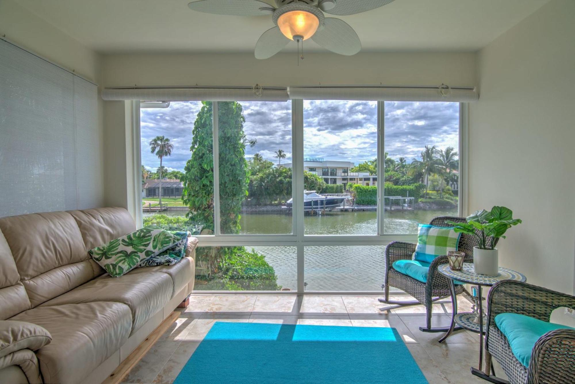 Walk To Lowdermilk From Amazing & Cute With Back Bay Views Naples