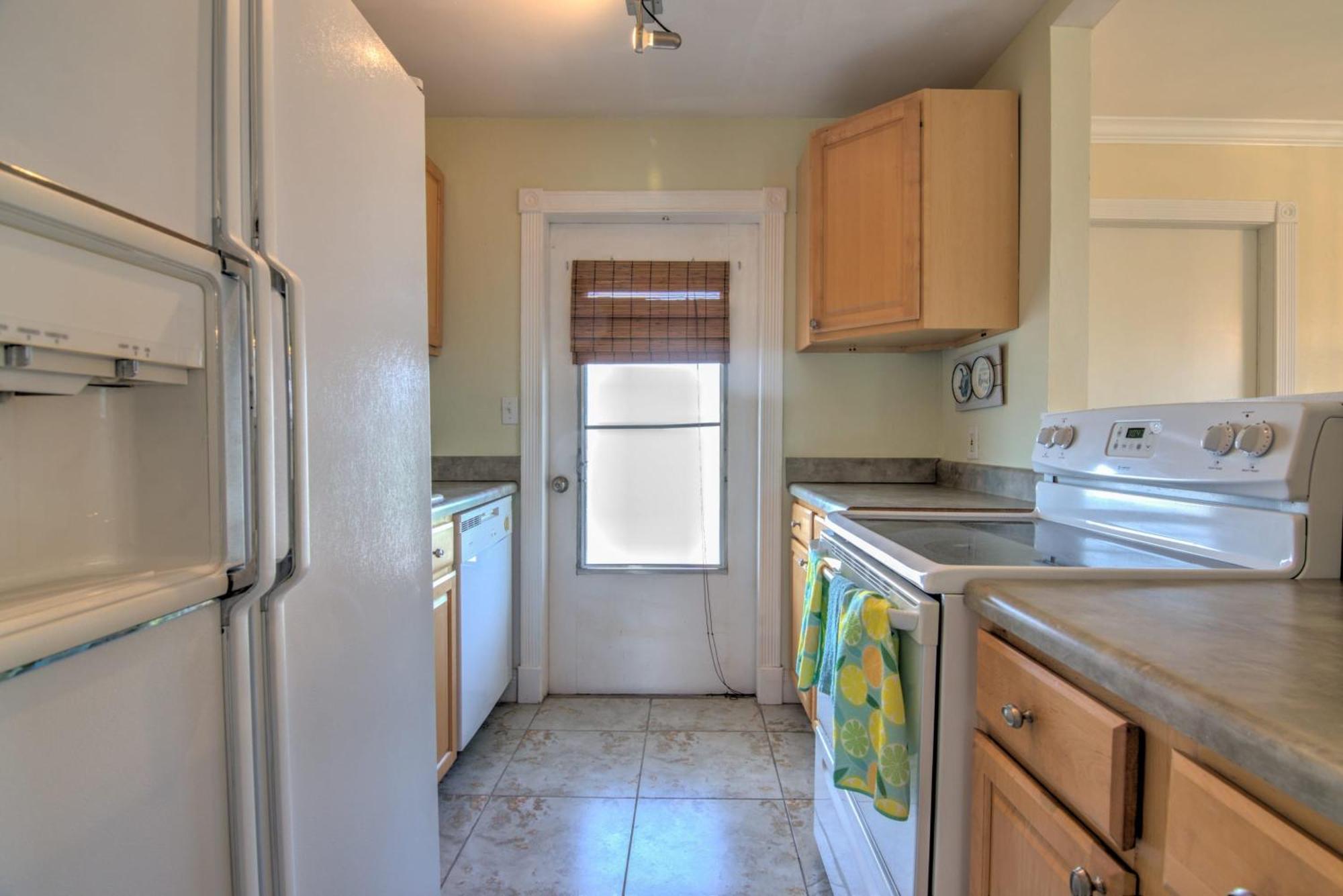 Walk To Lowdermilk From Amazing & Cute With Back Bay Views Holiday home