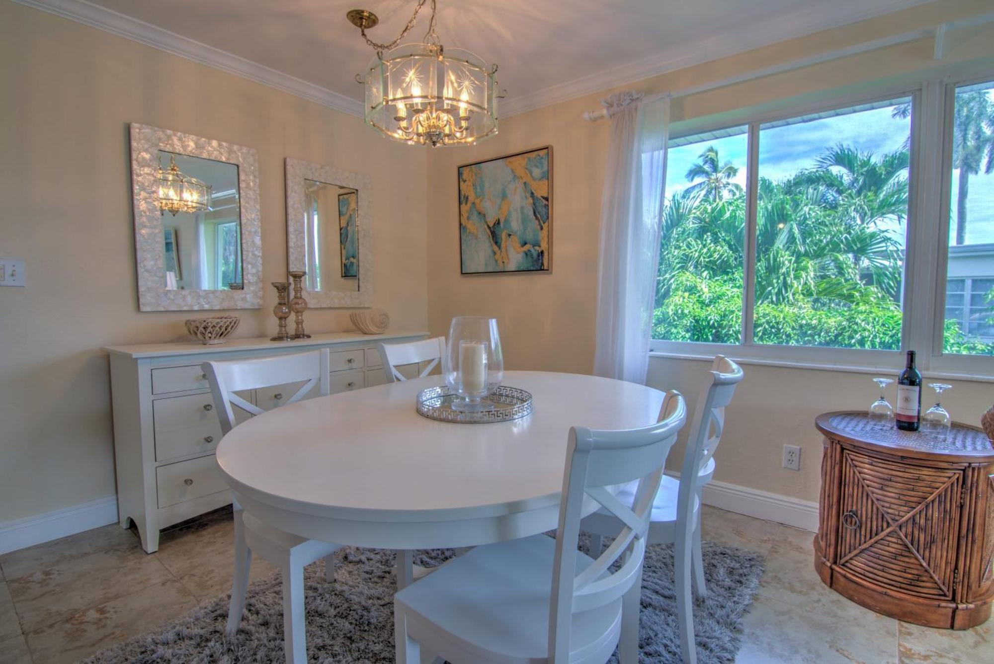 Holiday home Walk To Lowdermilk From Amazing & Cute With Back Bay Views Naples
