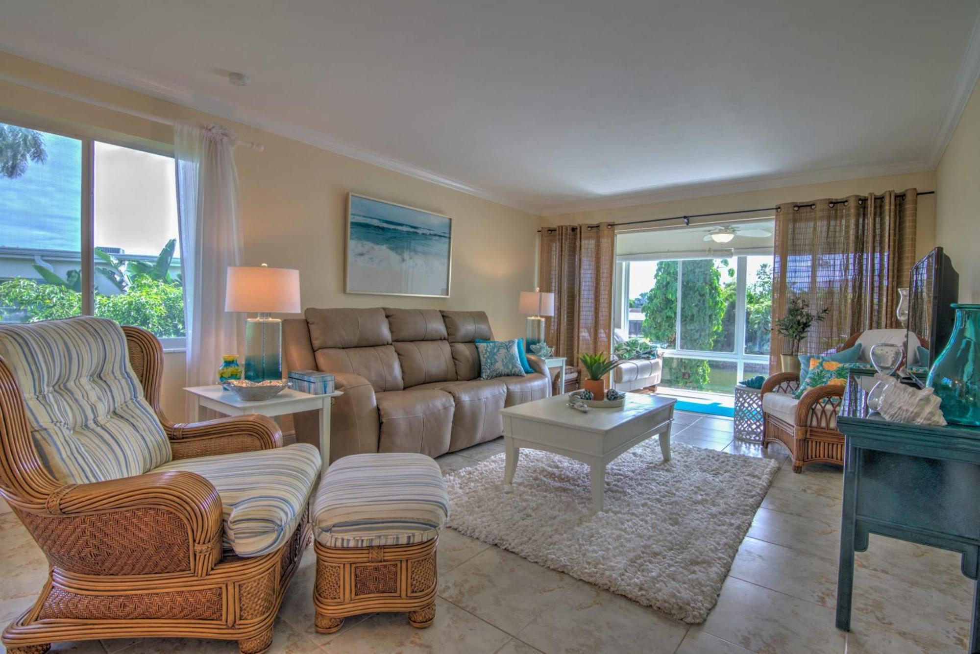 Walk To Lowdermilk From Amazing & Cute With Back Bay Views