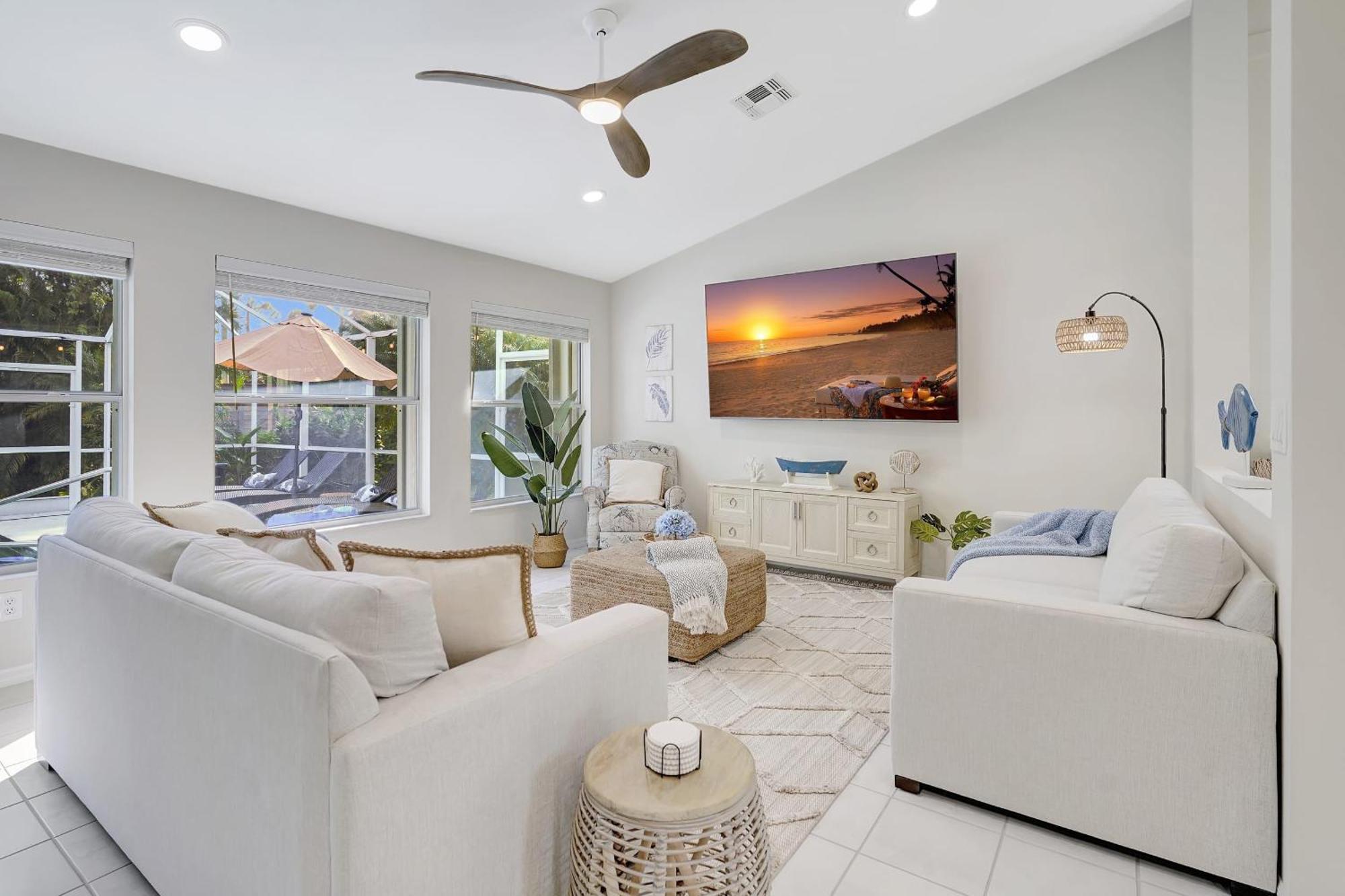 Holiday home Live Like A Local Charming Pool In Berkshire Lakes Naples