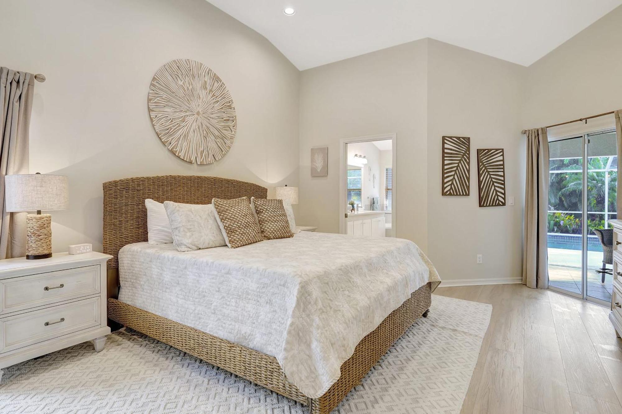 Live Like A Local Charming Pool In Berkshire Lakes Naples