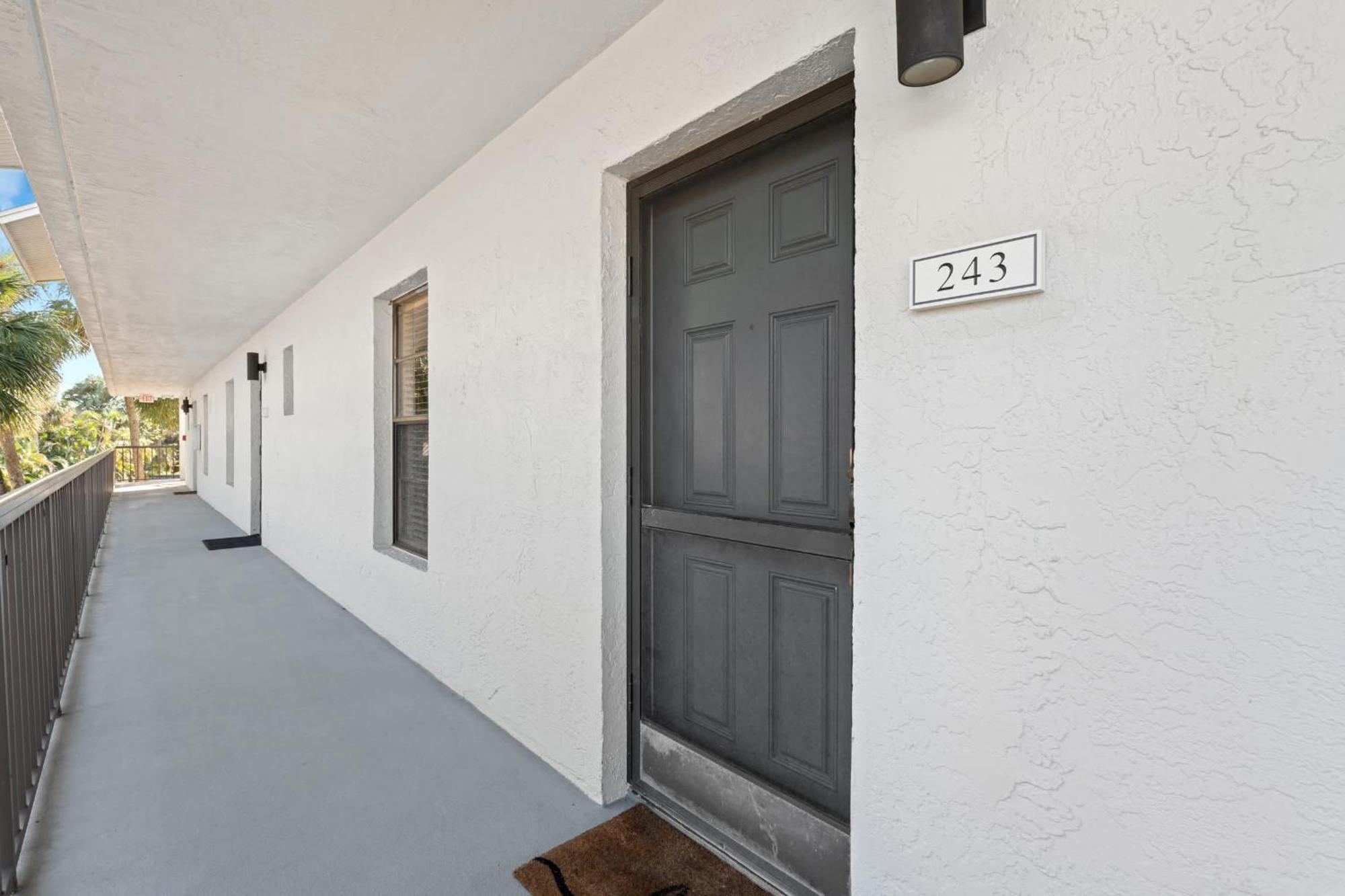 Spend Your Vacation In Luxury With Pool Views #243 * Naples