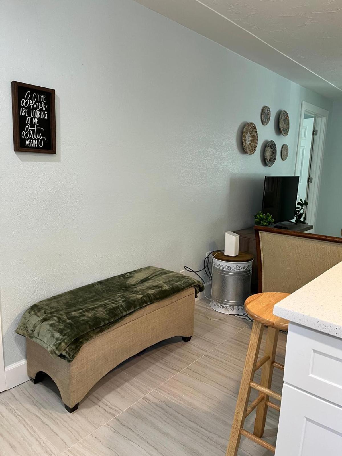 Coastal Home,walk,bike To Beach,large Fenced Yard, Large Driveway Apartment Naples