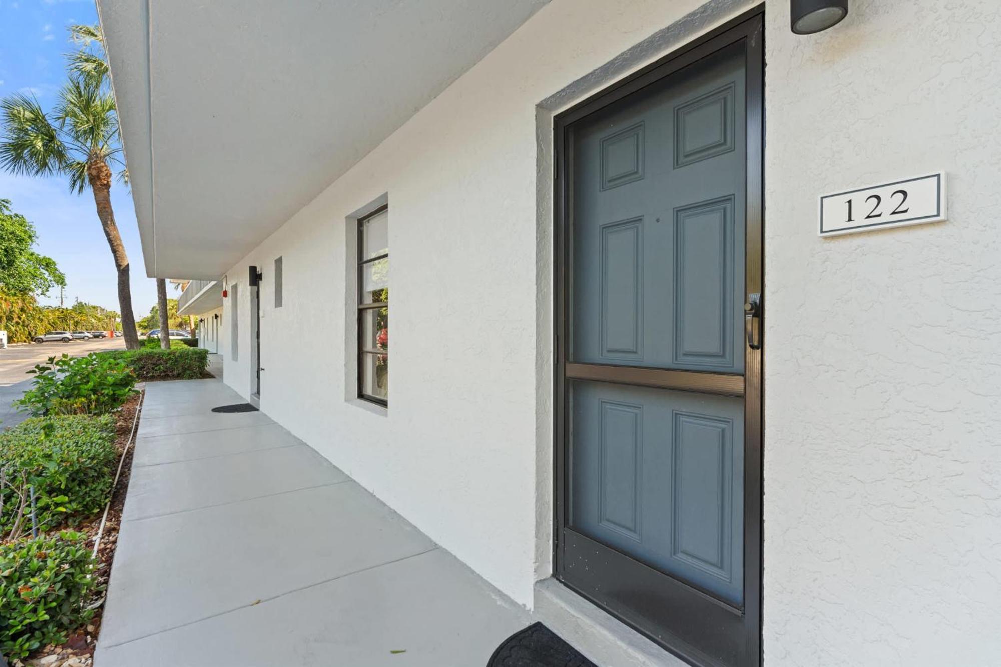 Exquisite Luxury First Floor - Easy Walk To Amenities Holiday home *