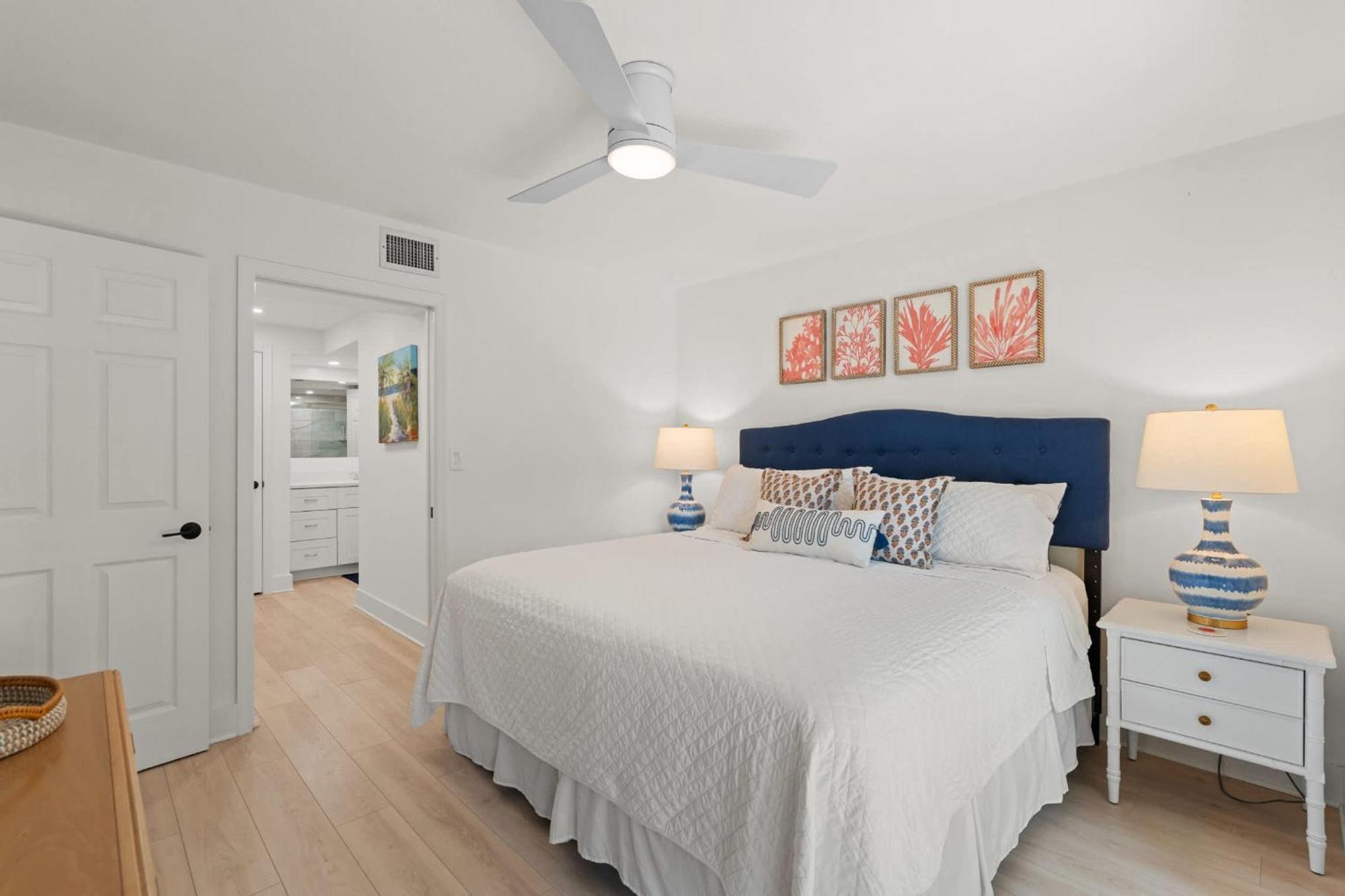 Exquisite Luxury First Floor - Easy Walk To Amenities * Naples