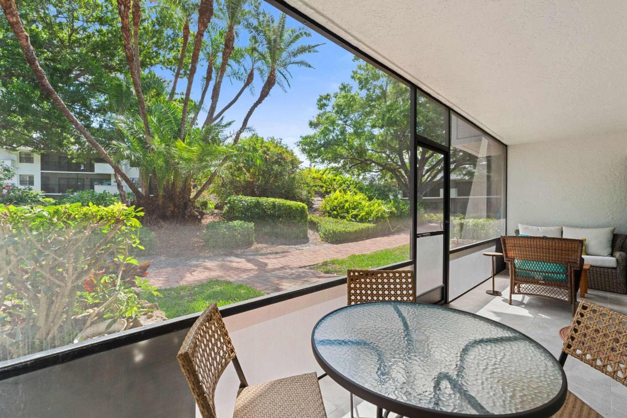Holiday home Exquisite Luxury First Floor - Easy Walk To Amenities *