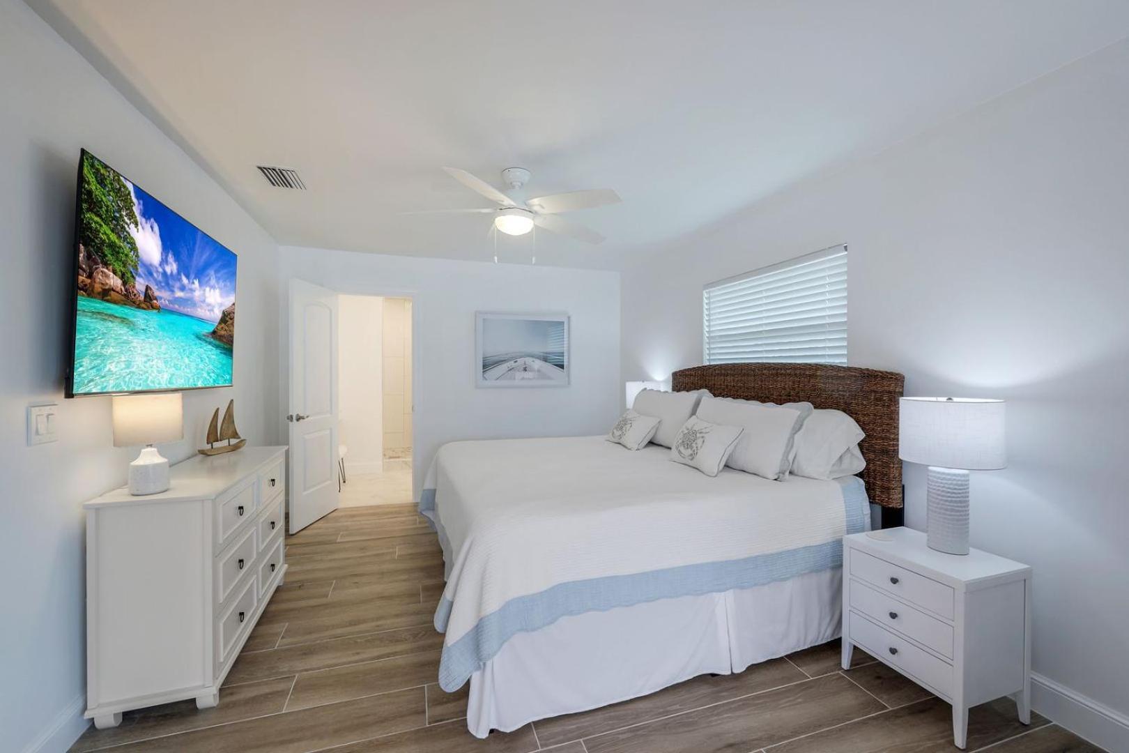 Sunsation On The Water! - Walk To Vanderbilt Beach! Salt Water Pool! Holiday home *