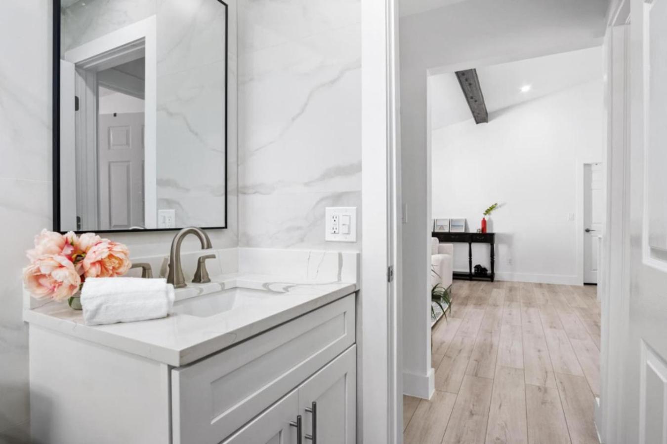 Modern Comfort In Naples, Close To Everything Naples