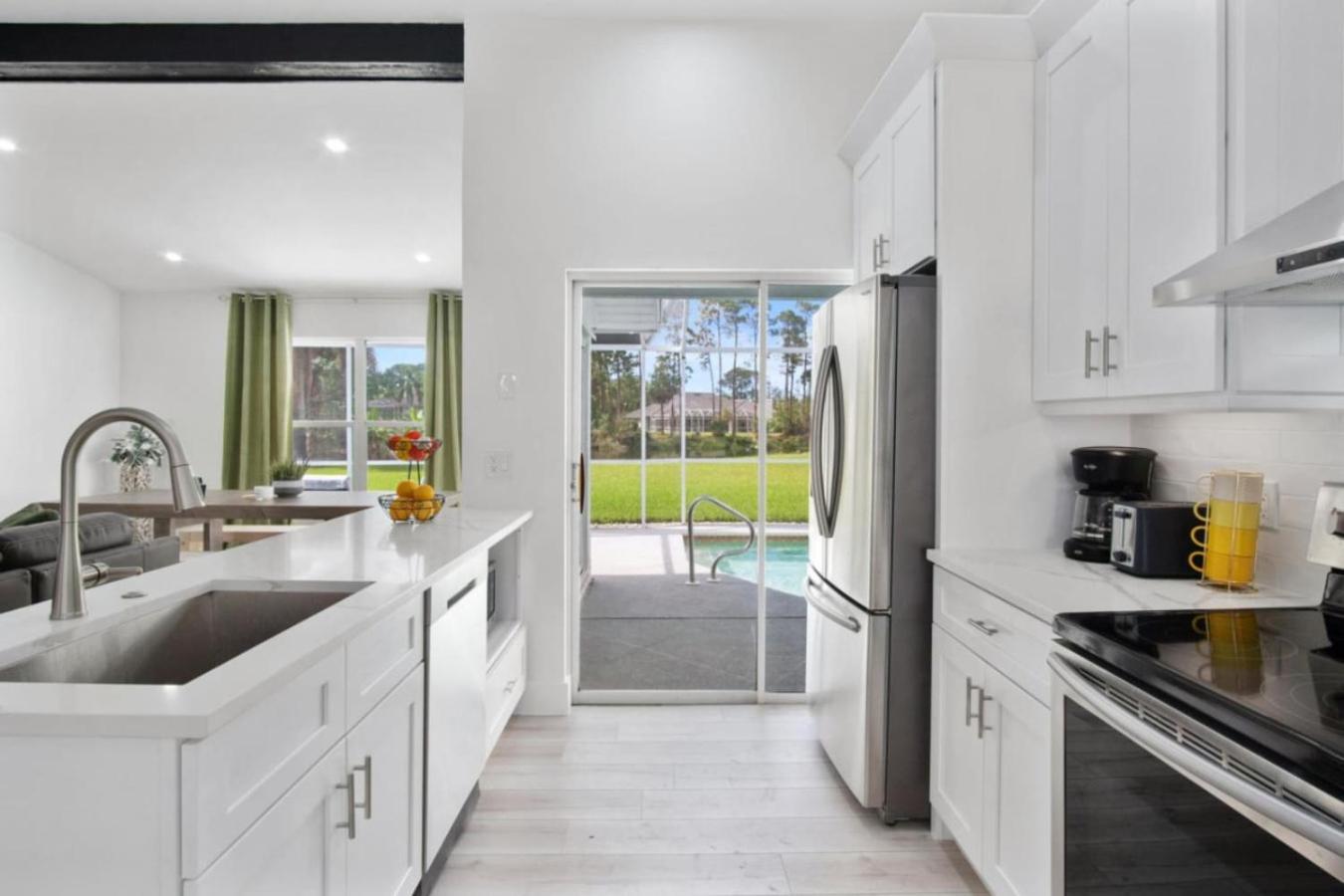 Modern Comfort In Naples, Close To Everything Holiday home