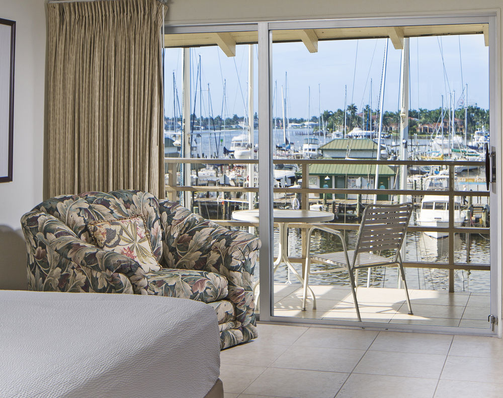 Cove On Bay 2* Naples