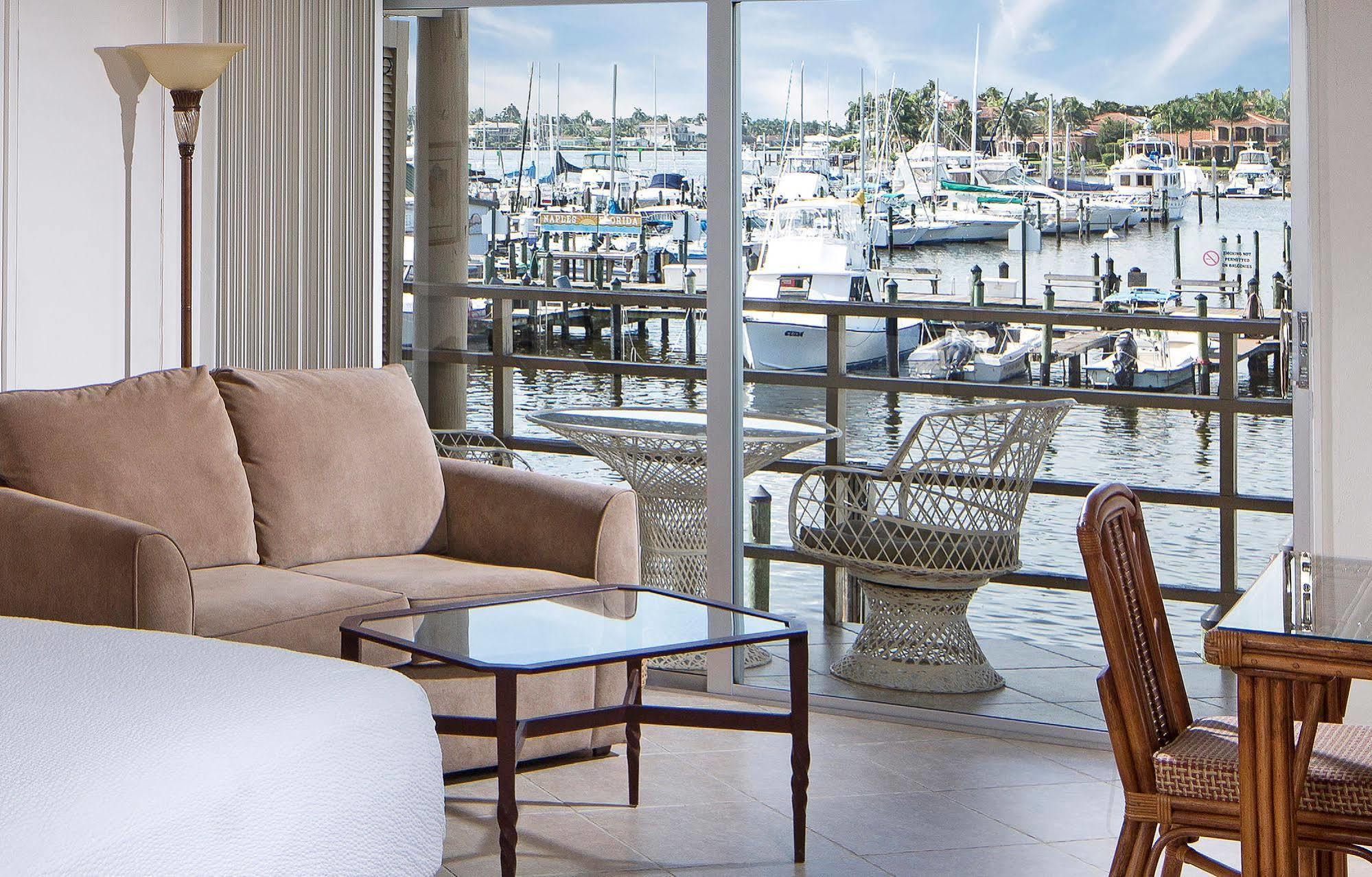 Cove On Bay 2* Naples