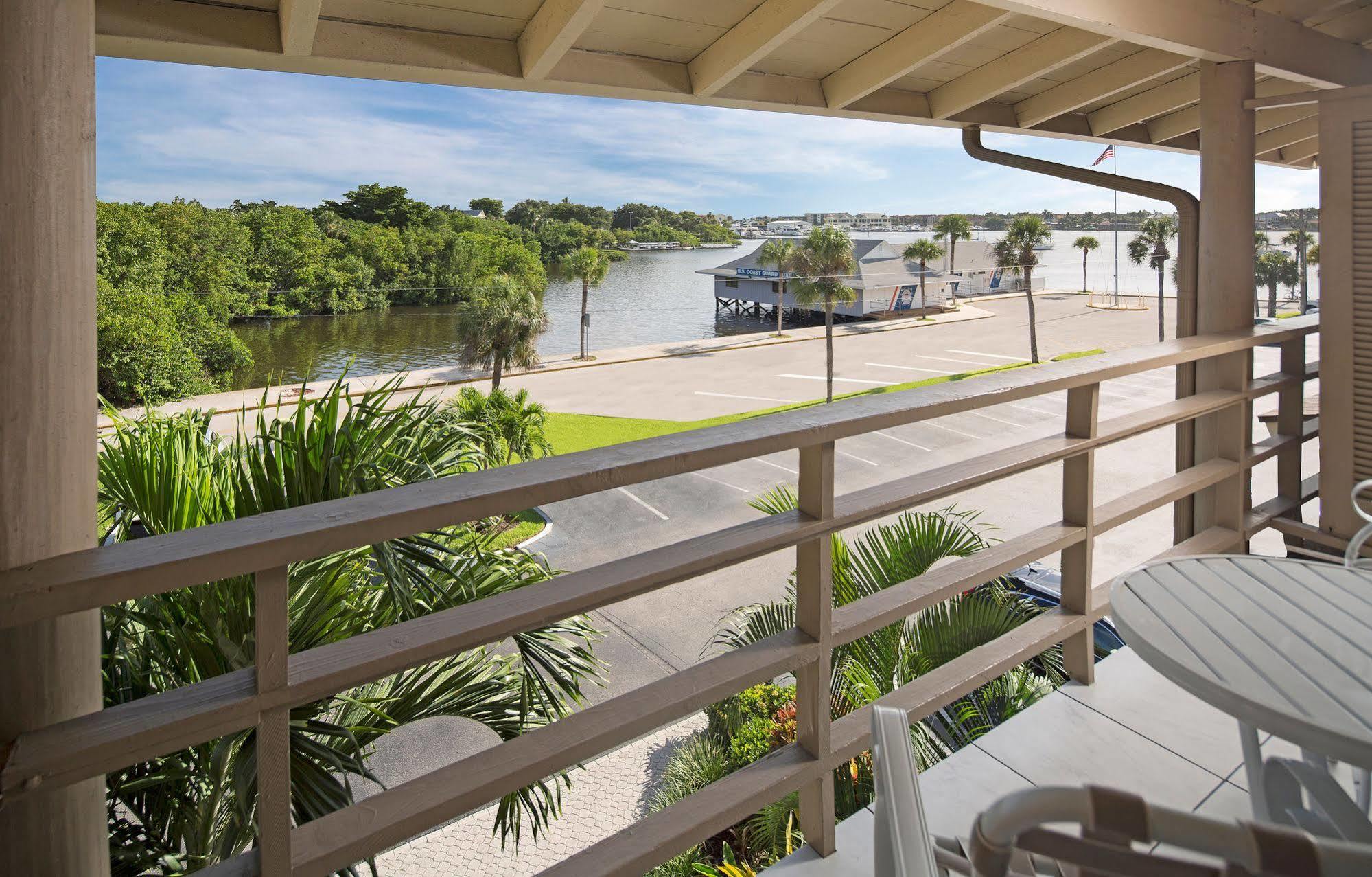Cove On Bay Hotel