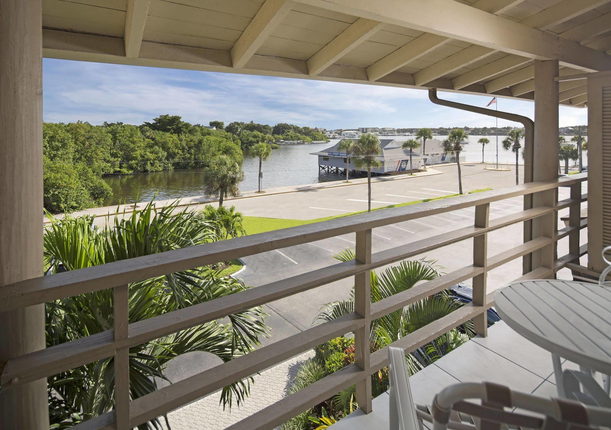 Hotel Cove On Bay Naples