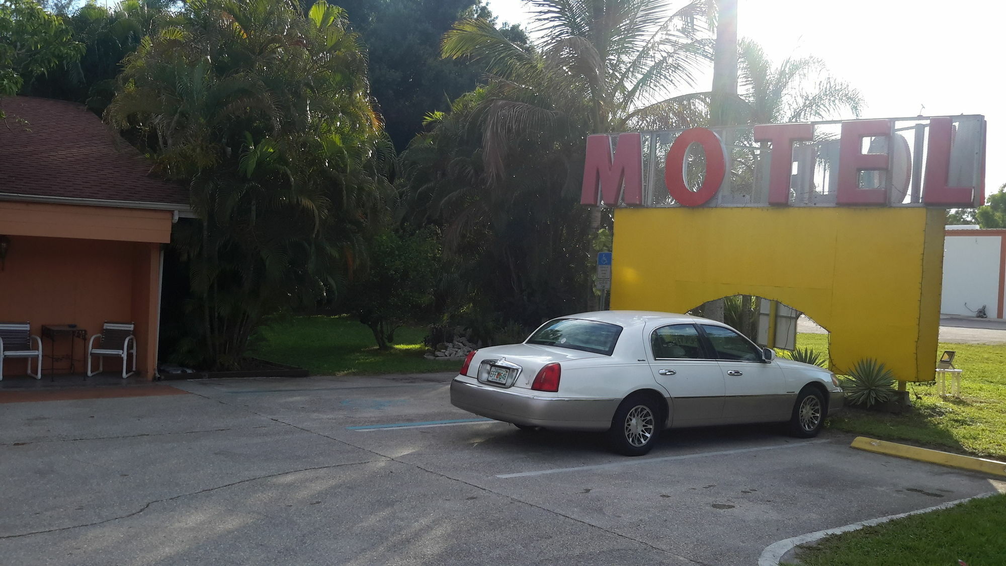 Contys Naples Manor