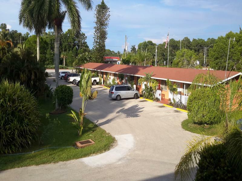 Contys Naples Manor