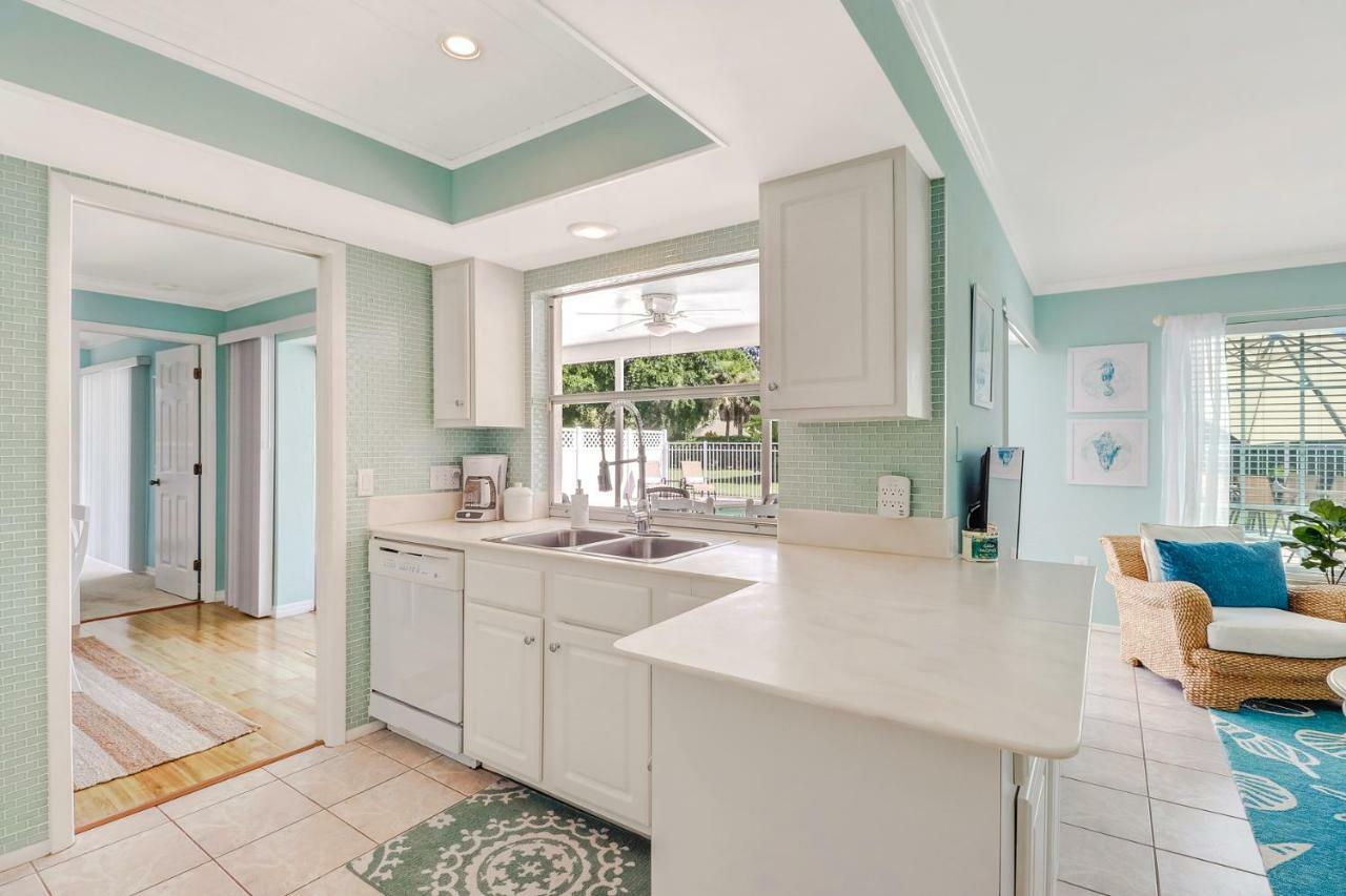 Villa Comfortably Chic Pool Retreat Naples
