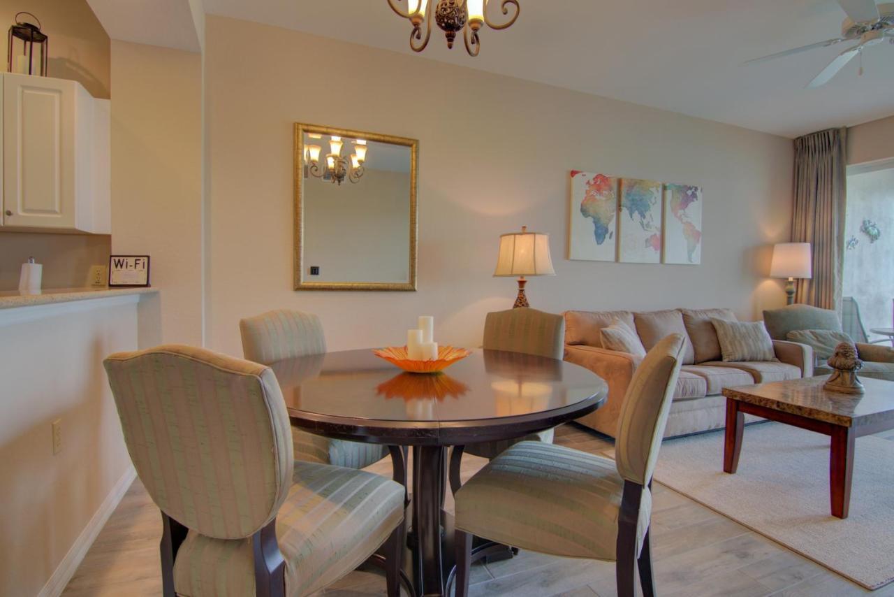 **gorgeous First Floor In Greenlinks Of Lely -relax By The Pool, Golf At 2 Courses Or Enjoy Happy Hour Next Door!** * Naples