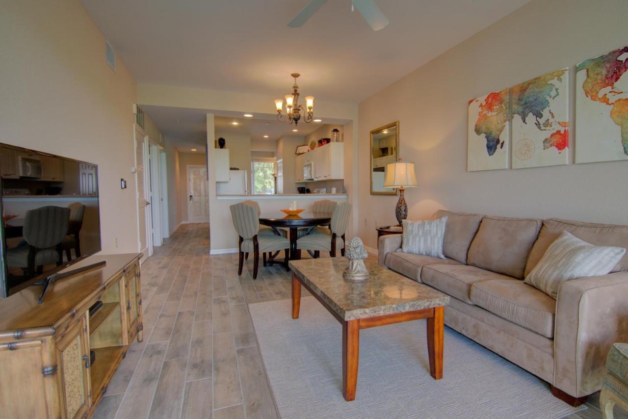 **gorgeous First Floor In Greenlinks Of Lely -relax By The Pool, Golf At 2 Courses Or Enjoy Happy Hour Next Door!** * Naples