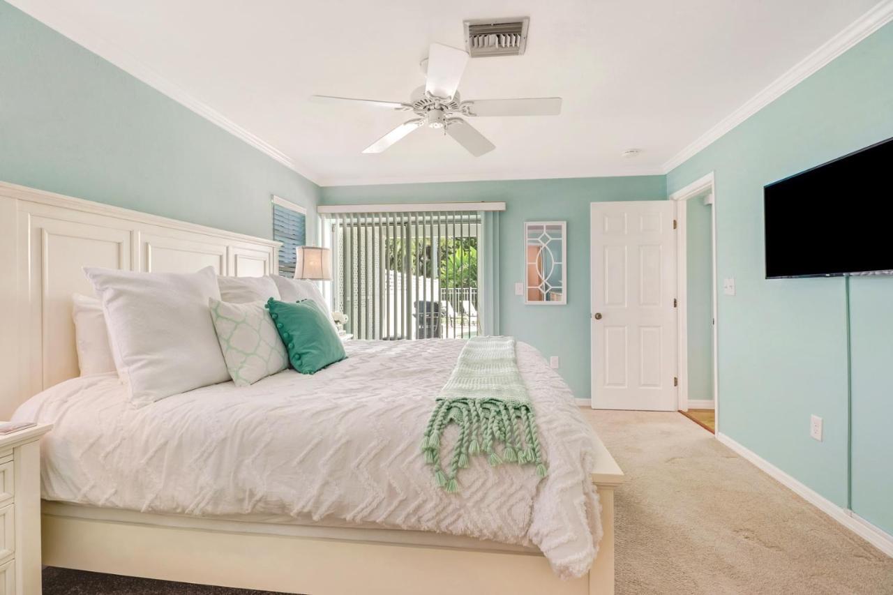 Villa Comfortably Chic Pool Retreat Naples