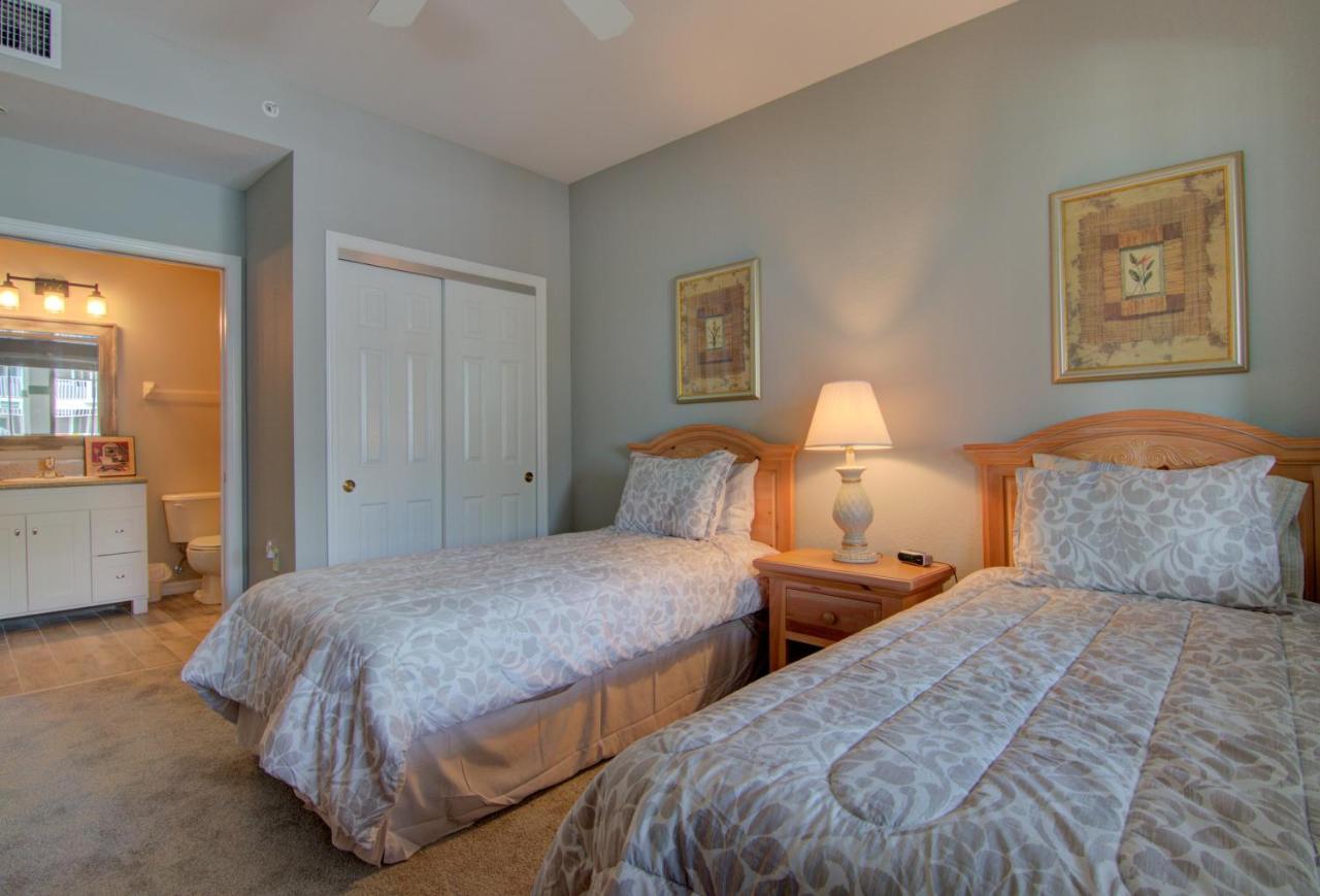 **gorgeous First Floor In Greenlinks Of Lely -relax By The Pool, Golf At 2 Courses Or Enjoy Happy Hour Next Door!** Naples