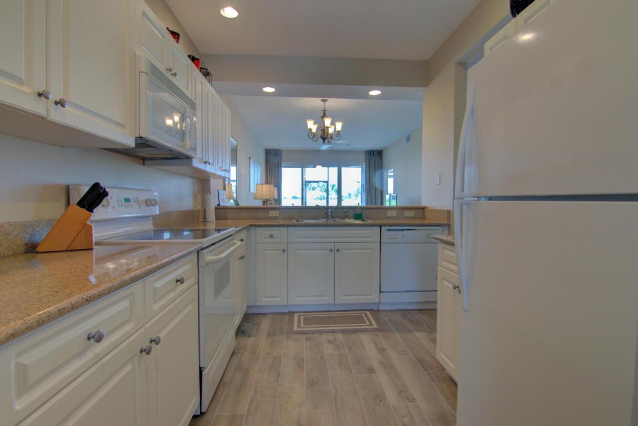 **gorgeous First Floor In Greenlinks Of Lely -relax By The Pool, Golf At 2 Courses Or Enjoy Happy Hour Next Door!** Holiday home Naples