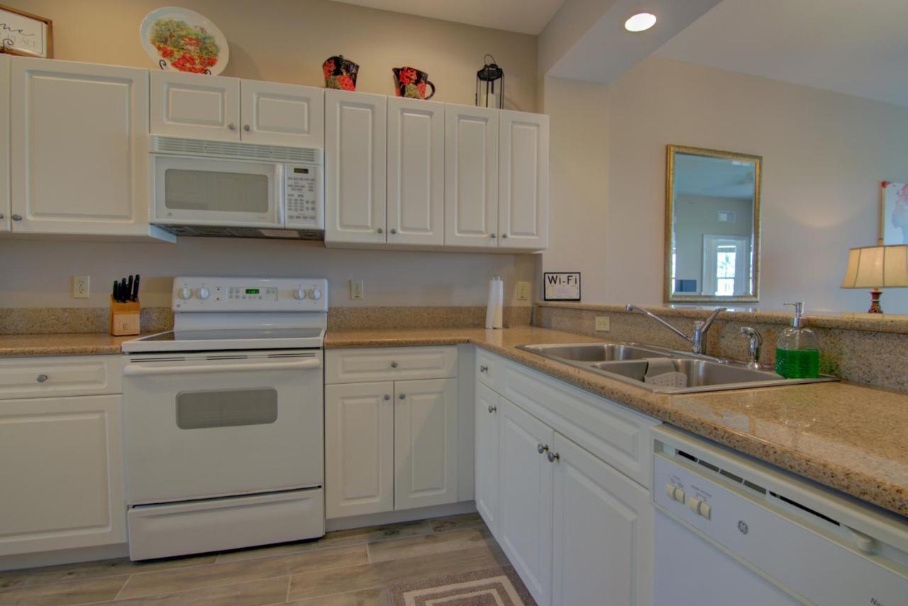Holiday home **gorgeous First Floor In Greenlinks Of Lely -relax By The Pool, Golf At 2 Courses Or Enjoy Happy Hour Next Door!**