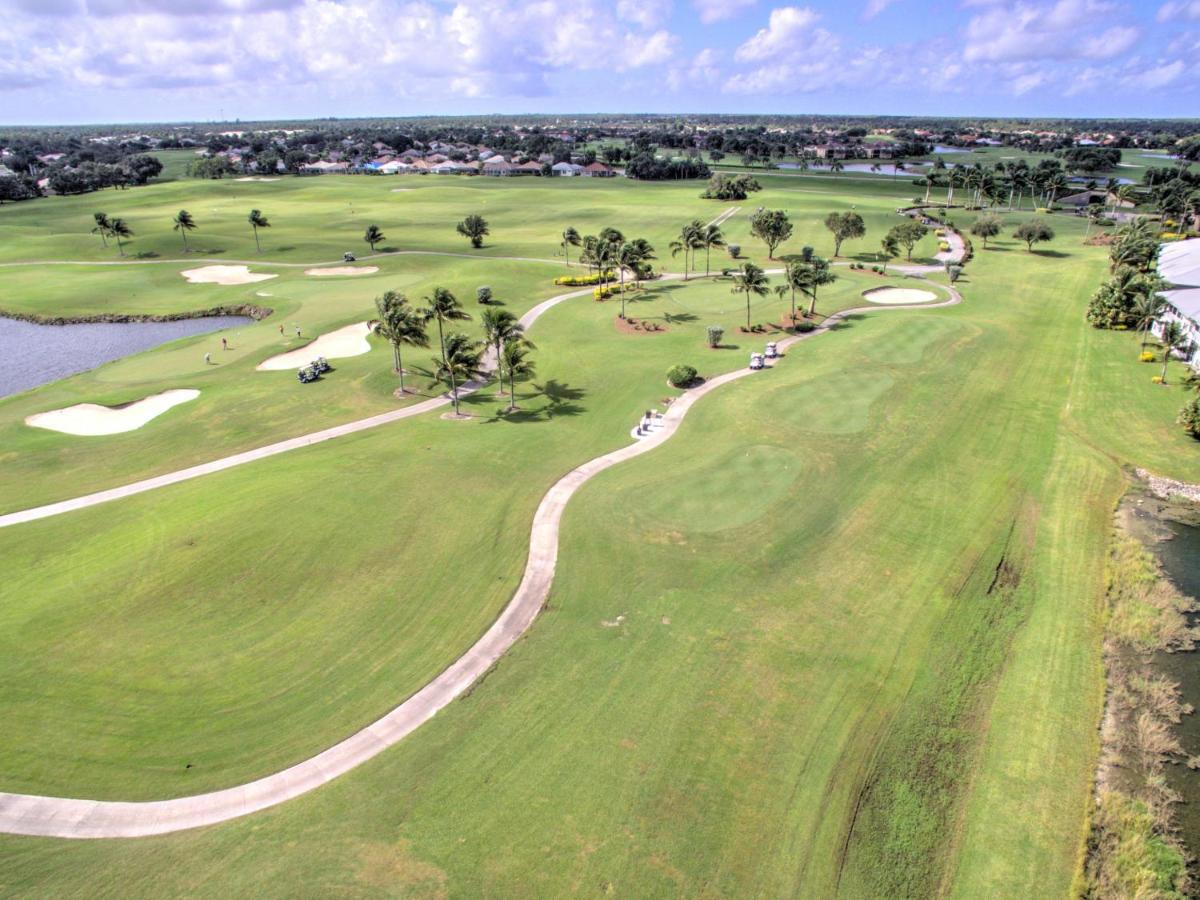 **gorgeous First Floor In Greenlinks Of Lely -relax By The Pool, Golf At 2 Courses Or Enjoy Happy Hour Next Door!** Holiday home Naples
