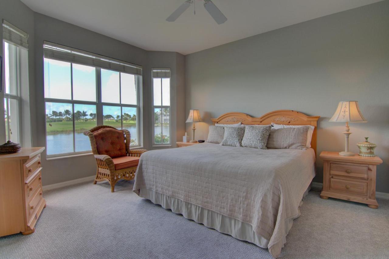 **gorgeous First Floor In Greenlinks Of Lely -relax By The Pool, Golf At 2 Courses Or Enjoy Happy Hour Next Door!**