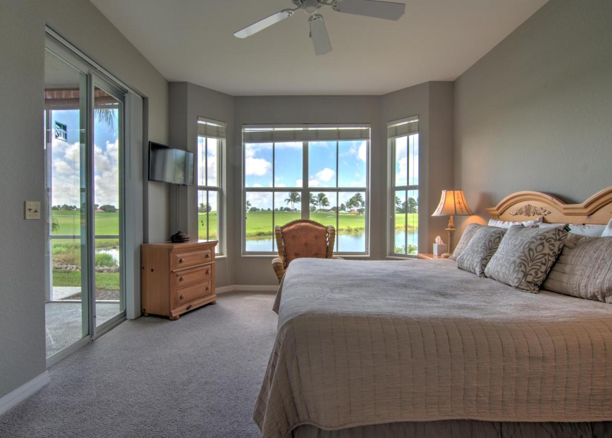 **gorgeous First Floor In Greenlinks Of Lely -relax By The Pool, Golf At 2 Courses Or Enjoy Happy Hour Next Door!** * Naples