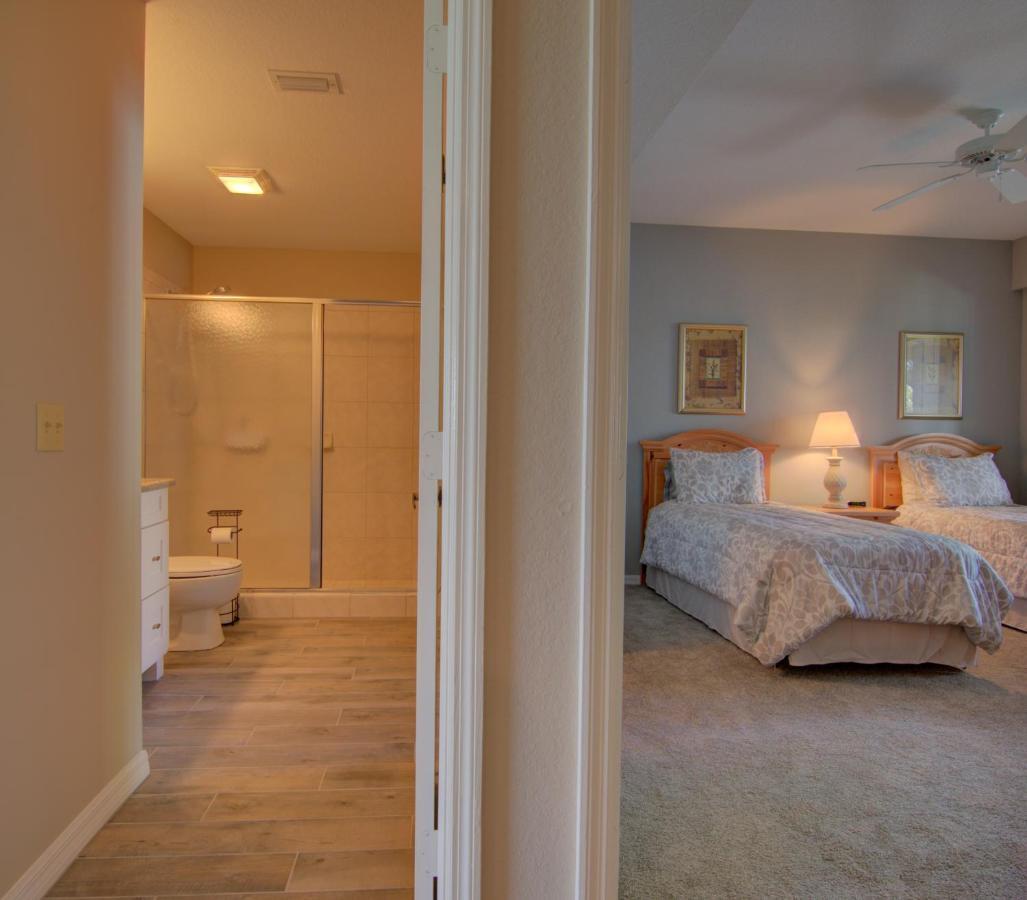 **gorgeous First Floor In Greenlinks Of Lely -relax By The Pool, Golf At 2 Courses Or Enjoy Happy Hour Next Door!**
