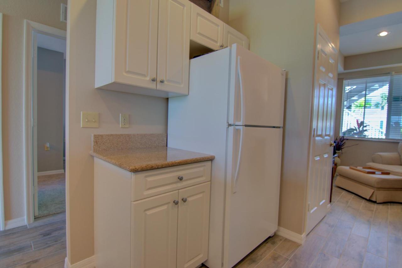 **gorgeous First Floor In Greenlinks Of Lely -relax By The Pool, Golf At 2 Courses Or Enjoy Happy Hour Next Door!** Holiday home Naples